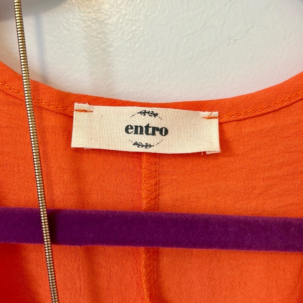 NWOT Entro Orange V-Neck Top - Picture 4 of 5